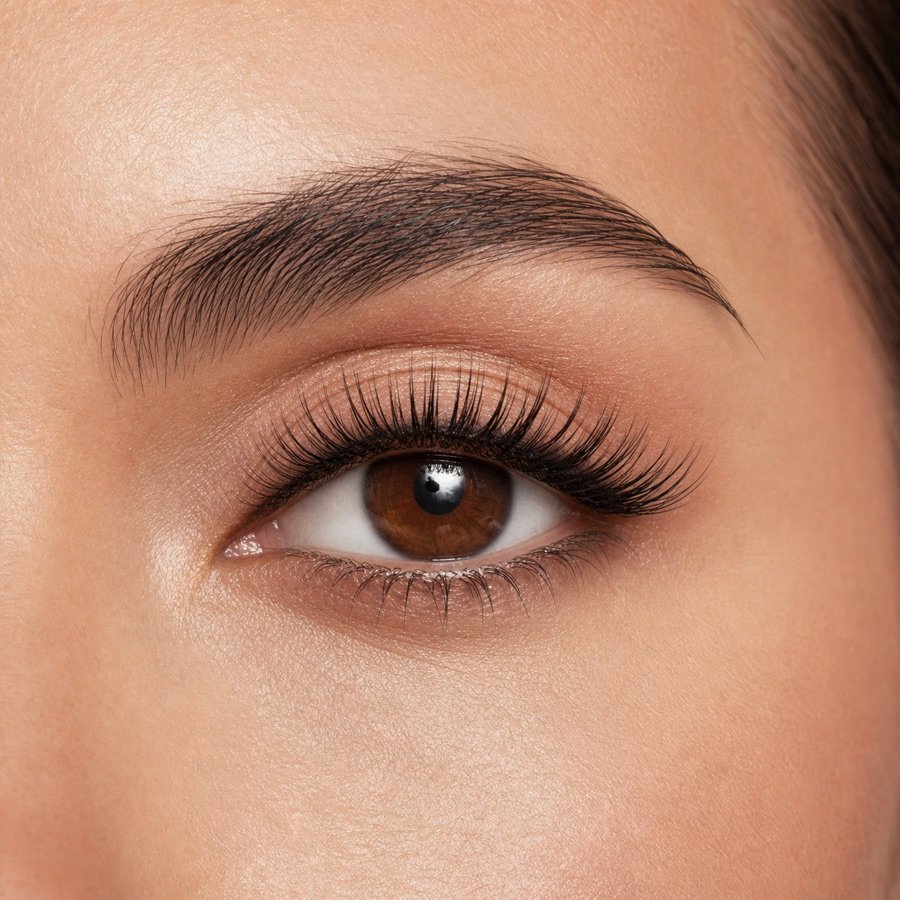 Finished DIY lash cluster look with a custom cat-eye map