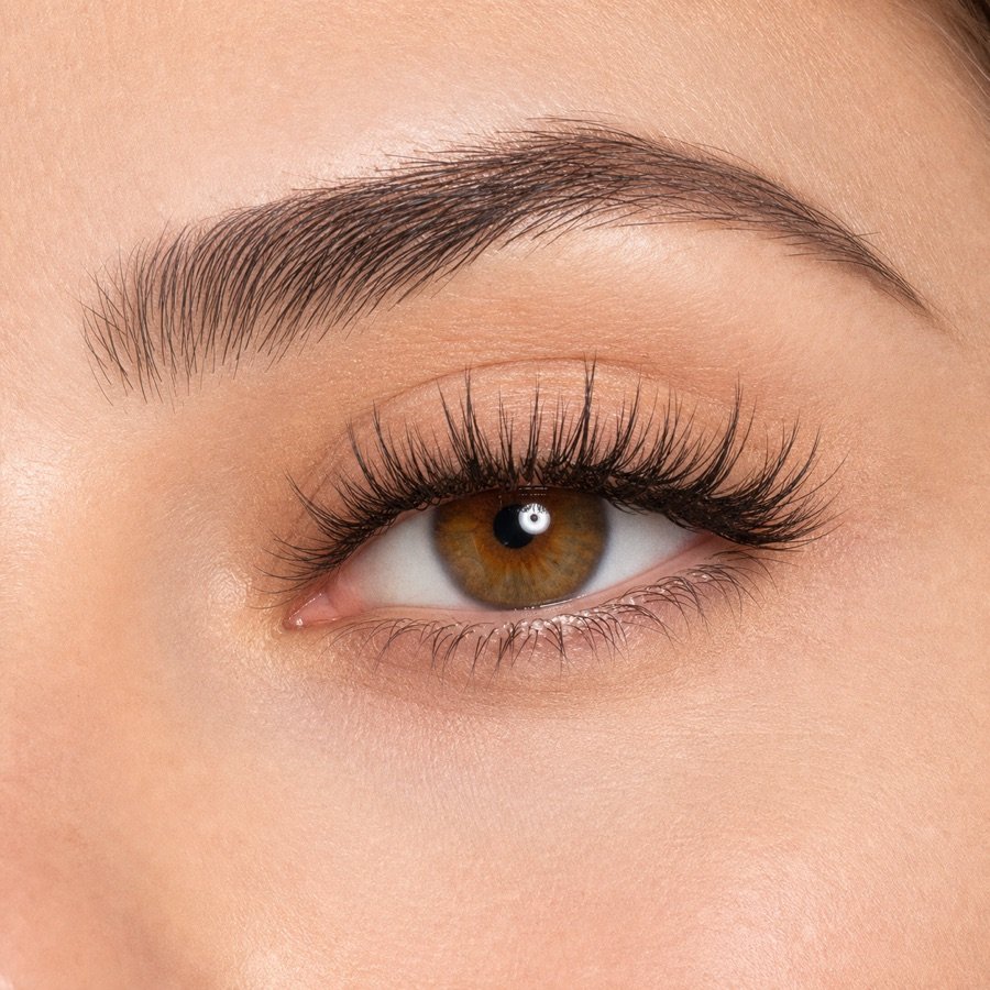 Wispy eyelash style with airy, varied lash lengths